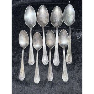 Lot of 8 1847 Rogers Bros HERALDIC Hammered Teaspoons tablespoons Silverplate